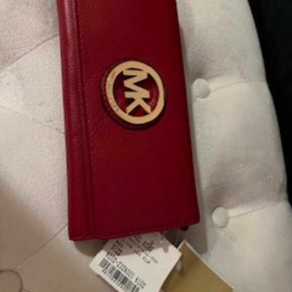 Michael Kors Fulton Flap Continental Pebbled Red Leather Wallet NWT - Picture 2 of 9